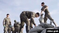Строительство дамбы в селе Тепличное в Северо-Казахстанской области