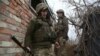 Украинский военнослужащий около Маринки в Донецкой области, апрель 2021 года 